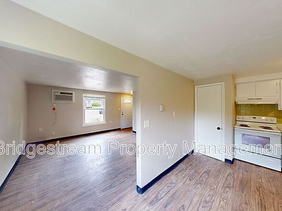 4th image of 144 Forest St