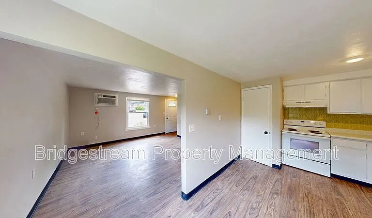 144 Forest St — Photo 4