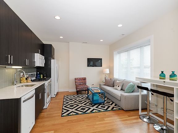 3rd image of 4639 N Broadway St APT 204