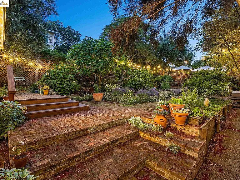 2520 Hearst Ave — Photo 25
