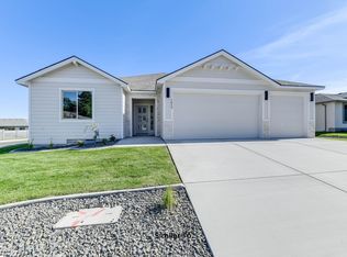 10008 Redbud Dr, Pasco, WA 99301