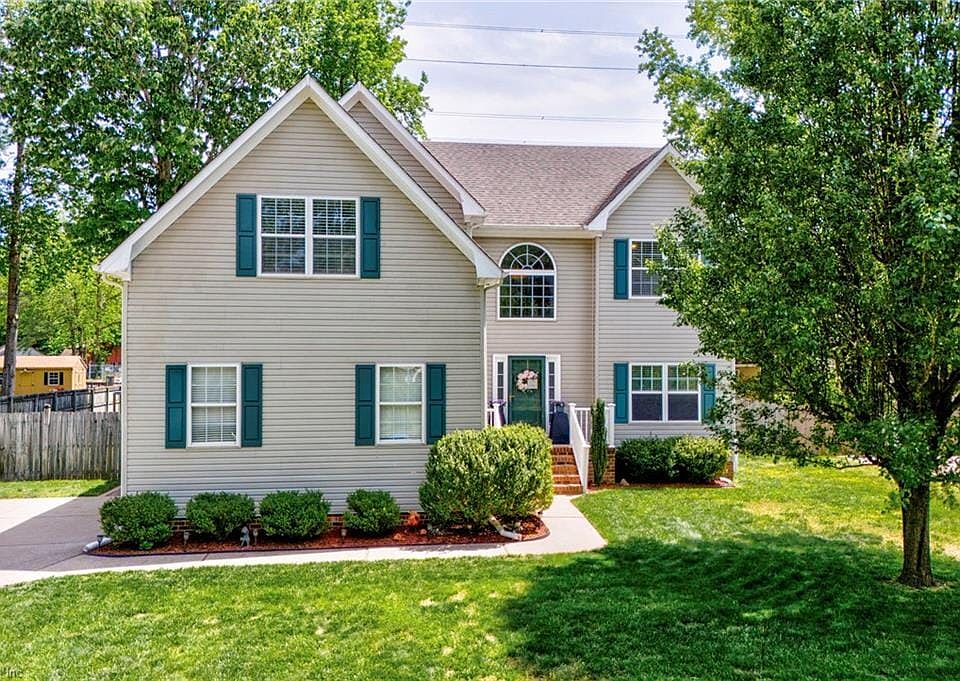 1st image of 1404 Clearwater Ln