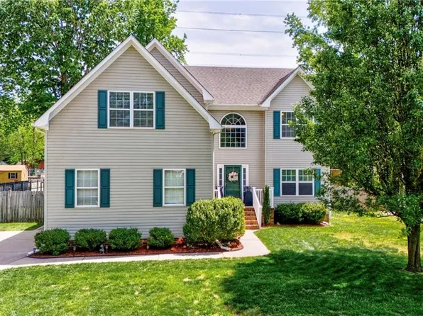 1404 Clearwater Ln, Chesapeake, VA 23322