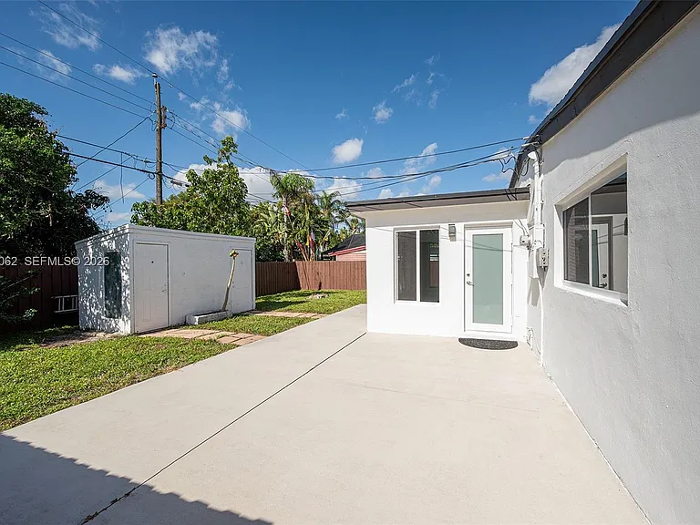 3524 SW 14th St — Photo 3