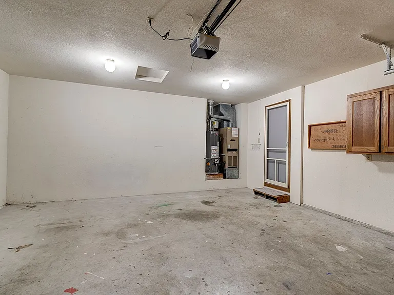 418 SW Erie Cir — Photo 21