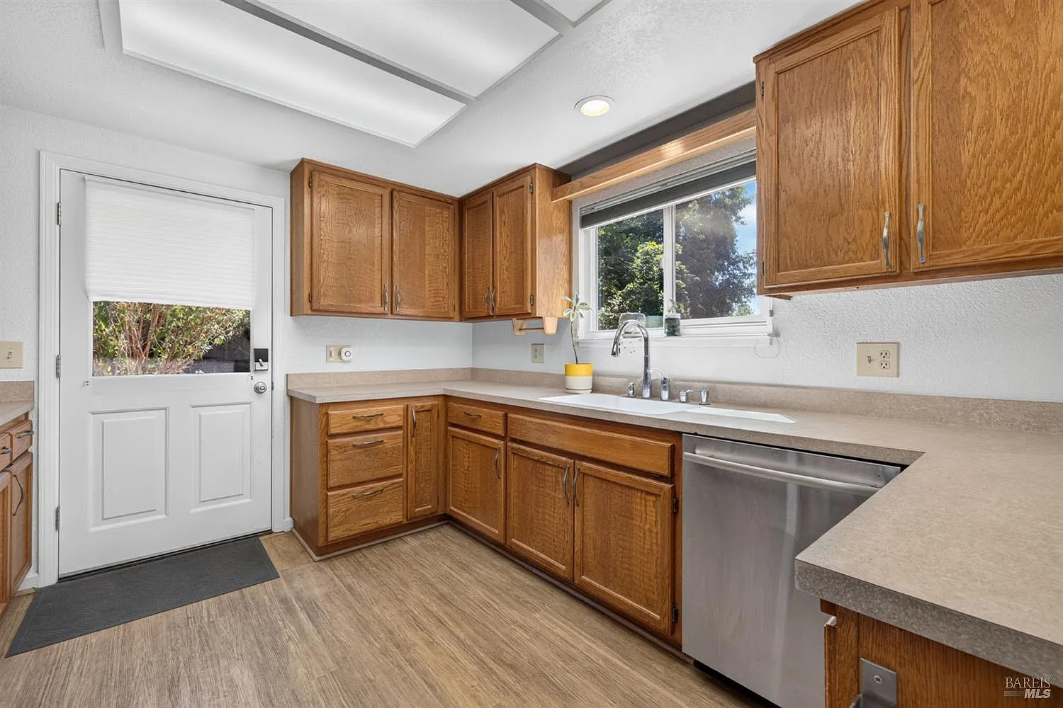 8230 Spring Drive - Photo 11