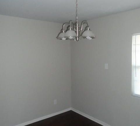 4th image of 410 Azalea Ln