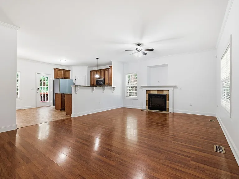 80 Valor Cir — Photo 2