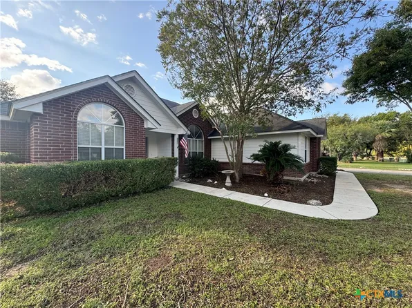 521 Woodlake Dr, McQueeney, TX 78123