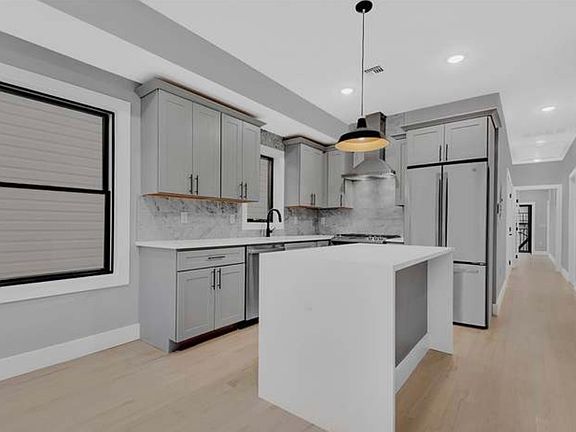 4th image of 131 Congress St #2