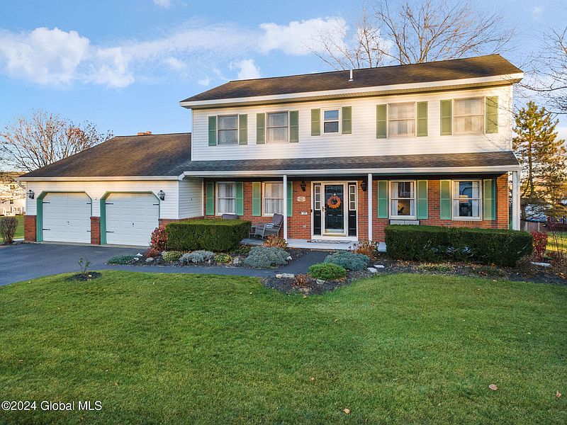 3rd image of 19 Gleneagles Boulevard