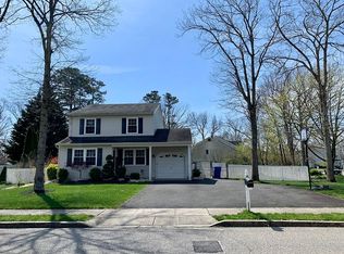 2105 Oak Knoll Dr, Toms River, NJ 08757