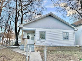 1512 W 14th St, Sioux City, IA 51103