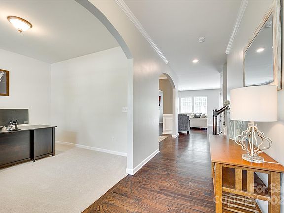 3rd image of 7930 Kelburn Ln