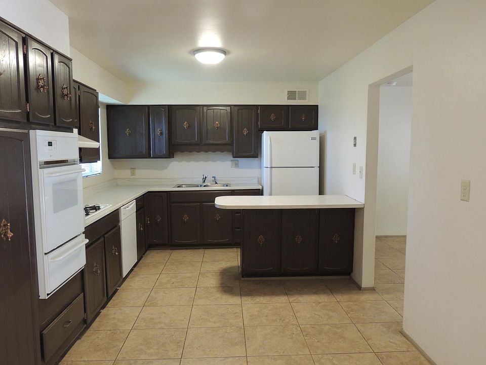 2nd image of 3101 E Lewis Dr