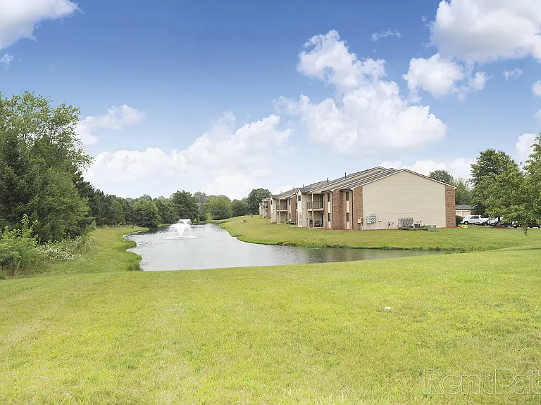 Golfview Apartments — Photo 19