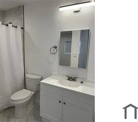 1039 E 28th St #204 — Photo 12