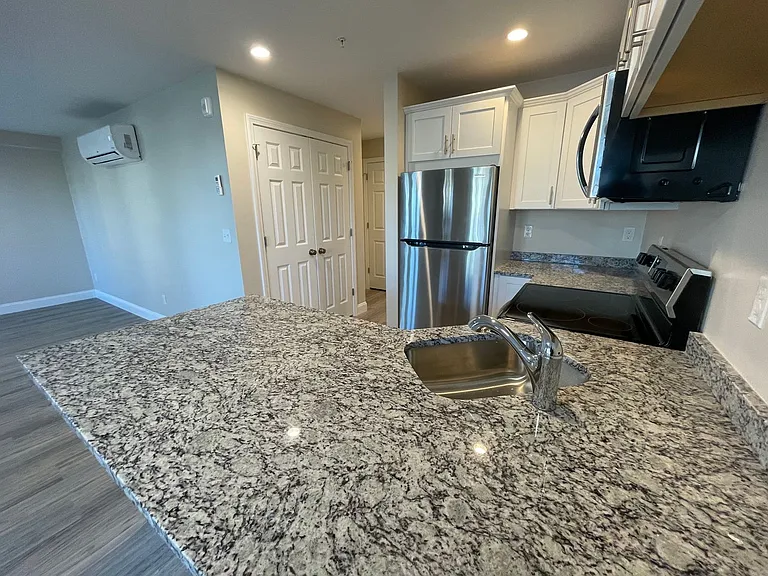129 Kenoza Ave — Photo 3