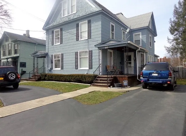 372 W 4th St photo 1