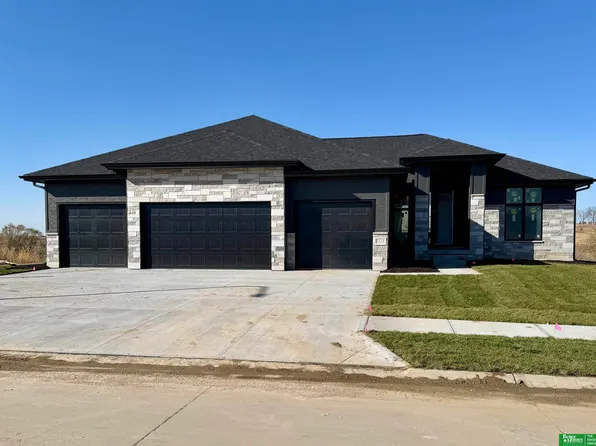 5714 N 213th Ave, Elkhorn, NE 68022