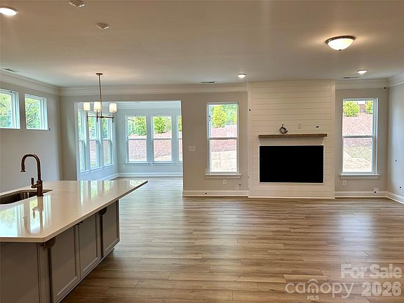 4th image of 111 Summerhill Dr