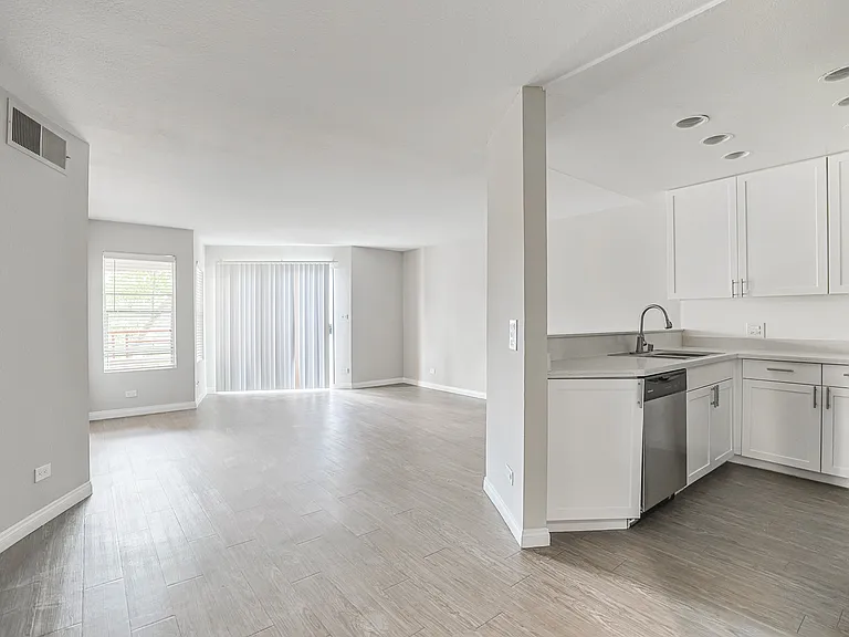 7918 Reseda Blvd — Photo 66