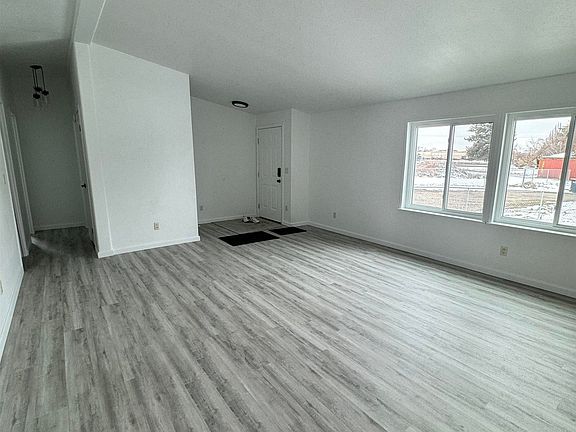 5th image of 255 Bonny Dr