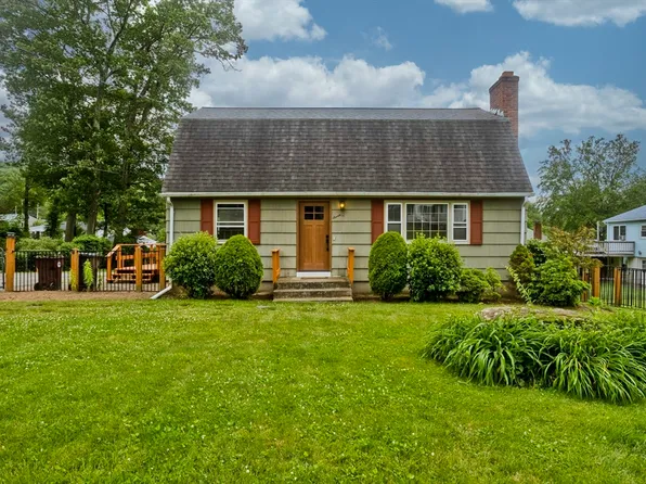 7 Summit Dr, Westfield, MA 01085