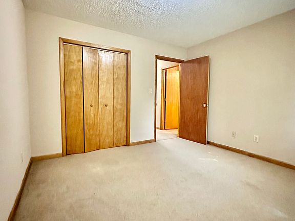 3rd image of 109 Mountain View Dr