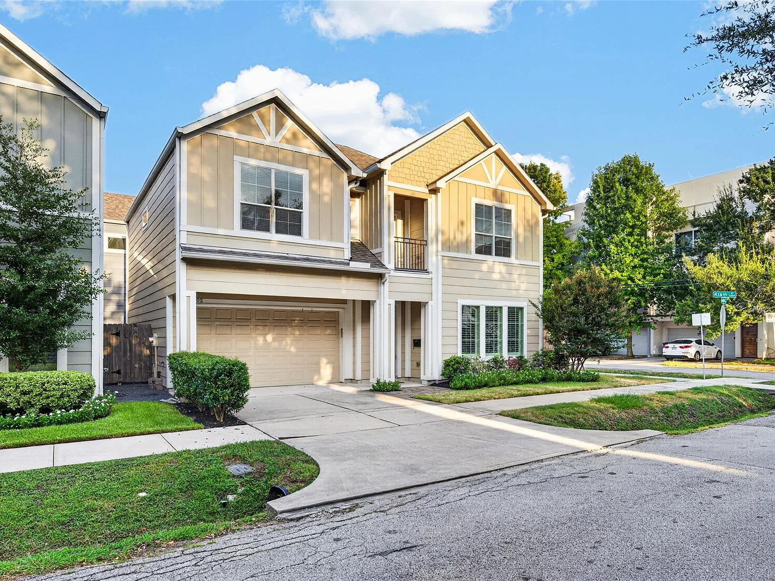 3 bed, 2.5 bath, 2544 sqft, $3,800 — Photo 3