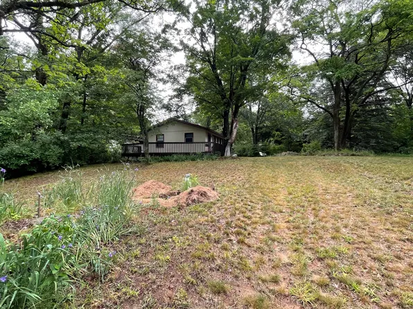 5692 S Sagola Trl, New Era, MI 49446