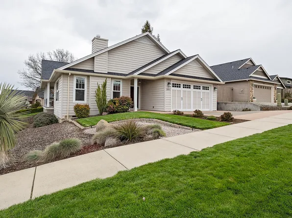 2811 Farmington Ave, Medford, OR 97504