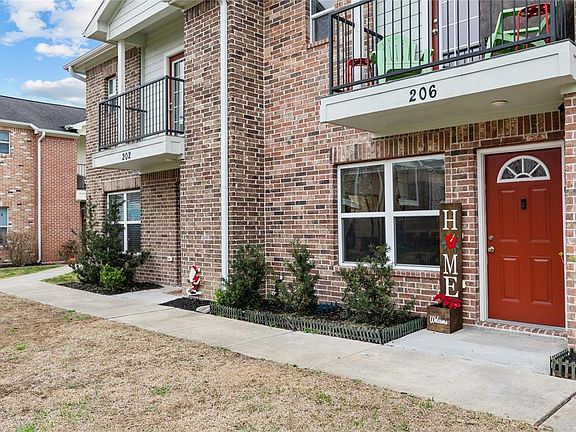 3rd image of 206 Woodbridge Ln