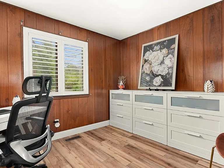 210 E Morningside Dr — Photo 16