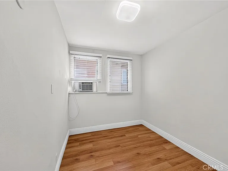 139 S Manhattan Pl — Photo 14
