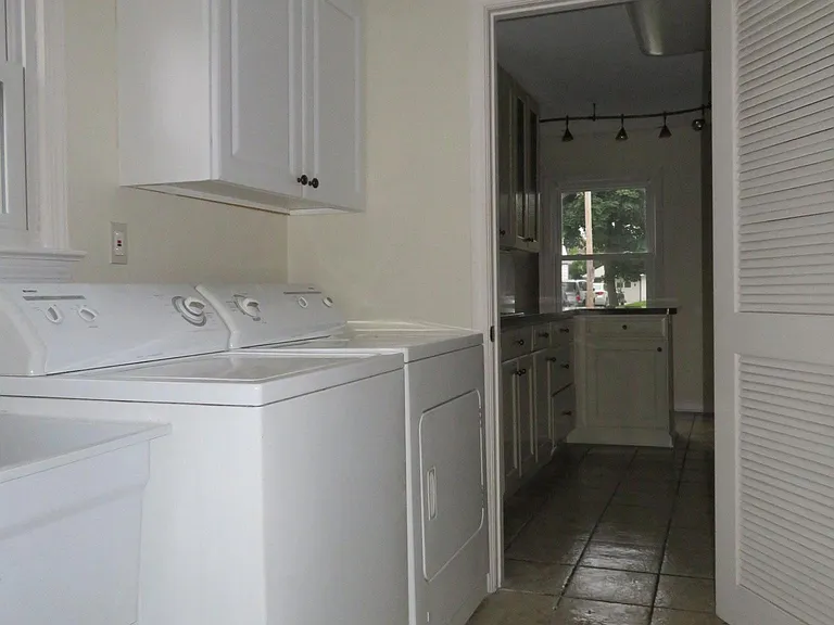 1327 Genesee Ave — Photo 23