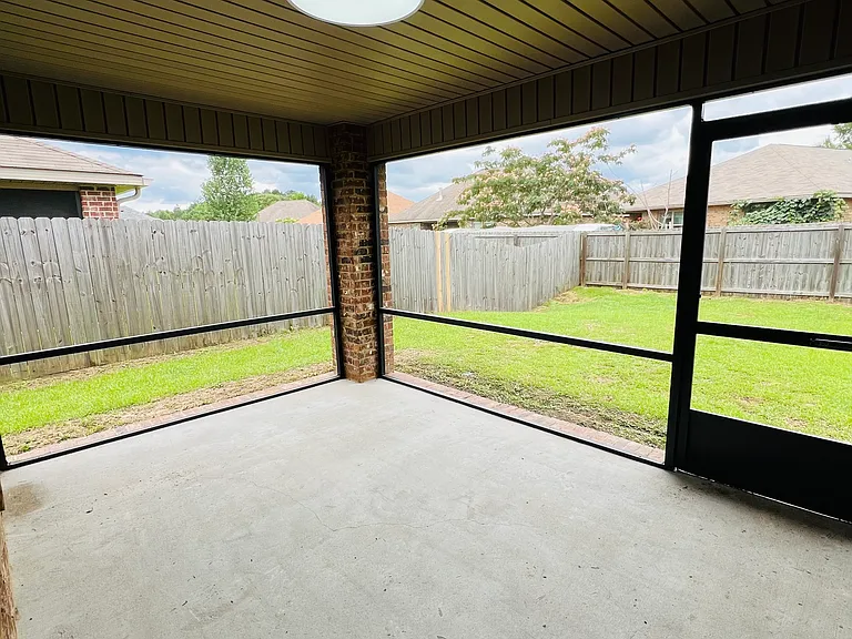 1307 Fairlawn Dr — Photo 8