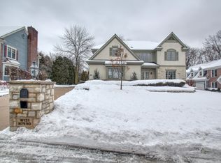 W131N7990 Country Club Dr, Menomonee Falls, WI 53051