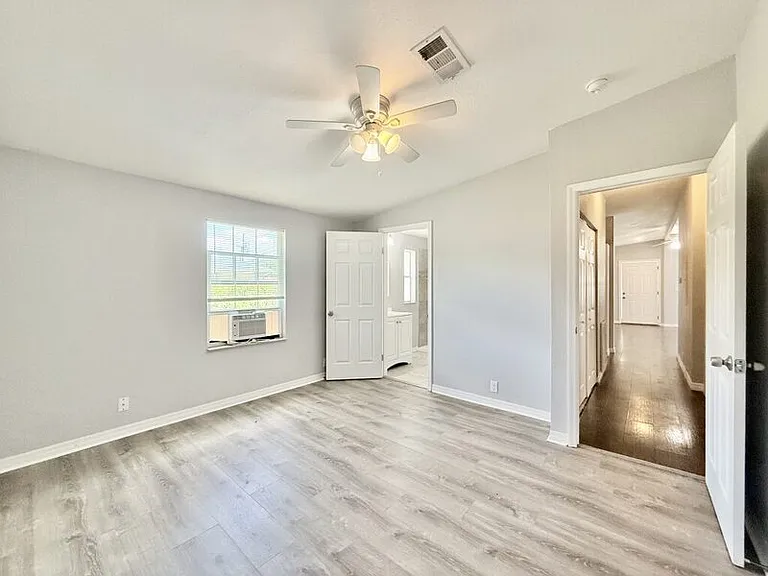 990 E Bay St — Photo 23