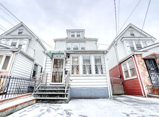 6310 Saunders St, Rego Park, NY 11374