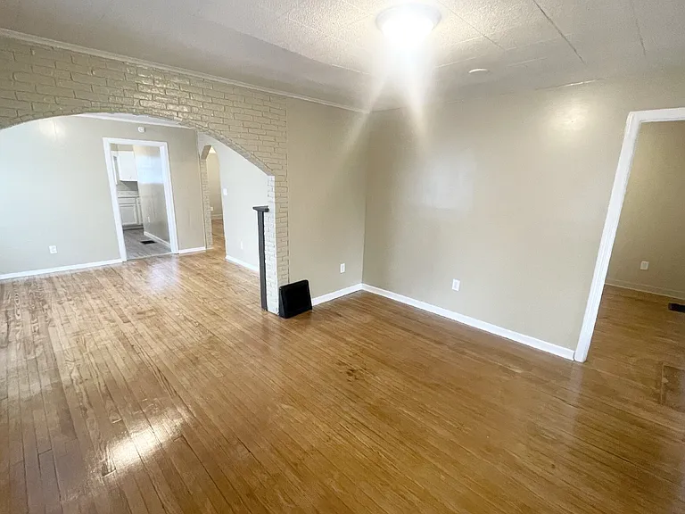 525 E Mills Ave — Photo 2