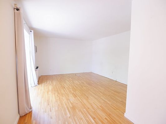 4th image of 401 E 77th St APT 2B