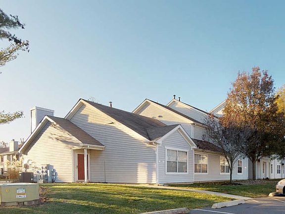 3rd image of 914 Waters Edge Dr #14A