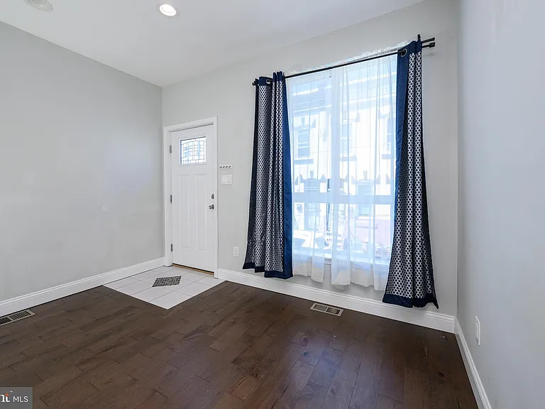 1439 N Newkirk St — Photo 6