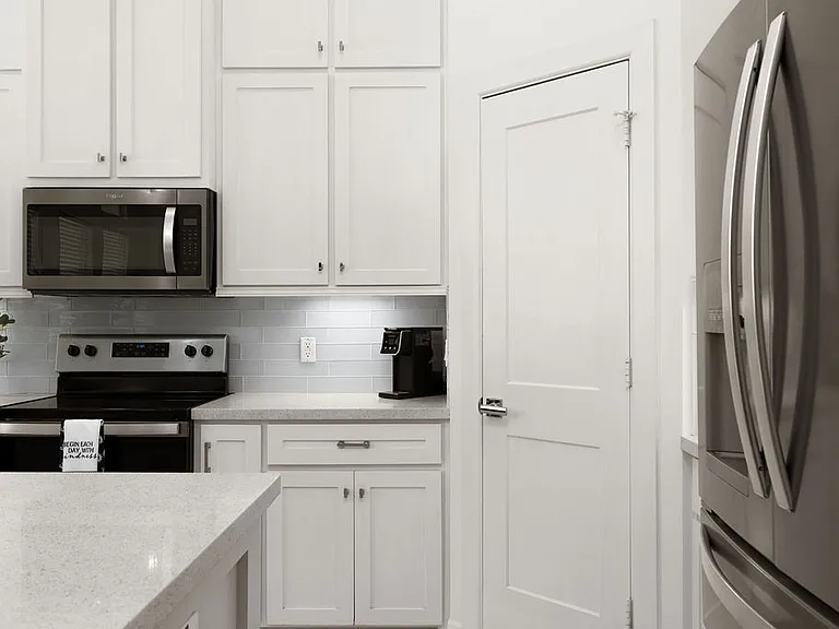 6001 N Playa Del Sol St — Photo 4
