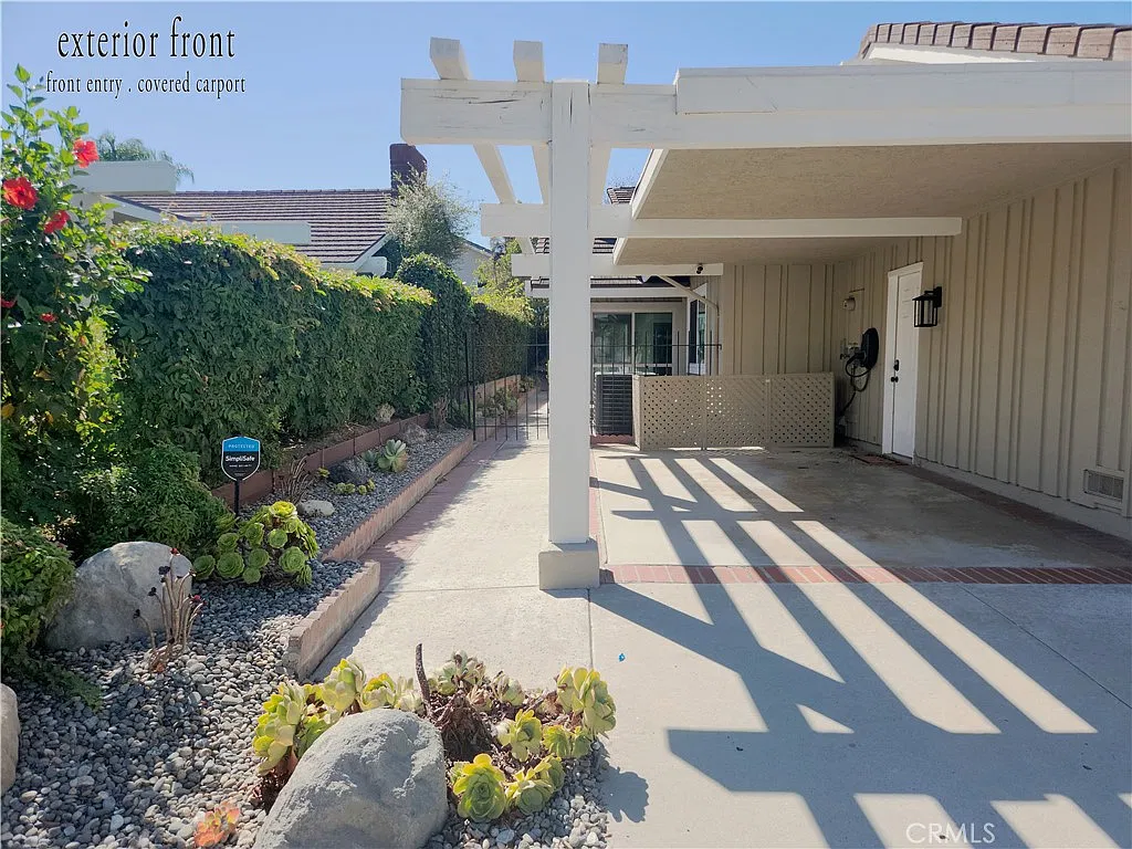 3 bed, 1512 sqft, $5,300 — Photo 2