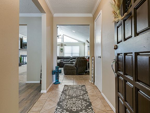 4th image of 147 Las Lomas Dr