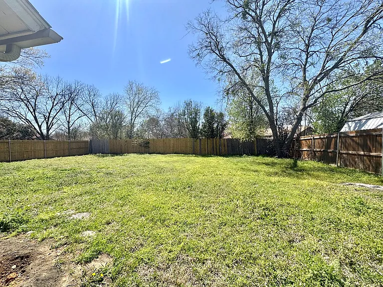 2508 S Center St — Photo 16