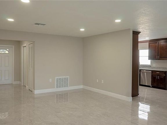 5th image of 3124 Knottypine Ave #1