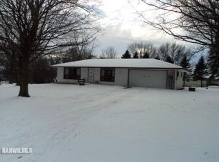 2630 Royal Oaks Dr, Freeport, IL 61032
